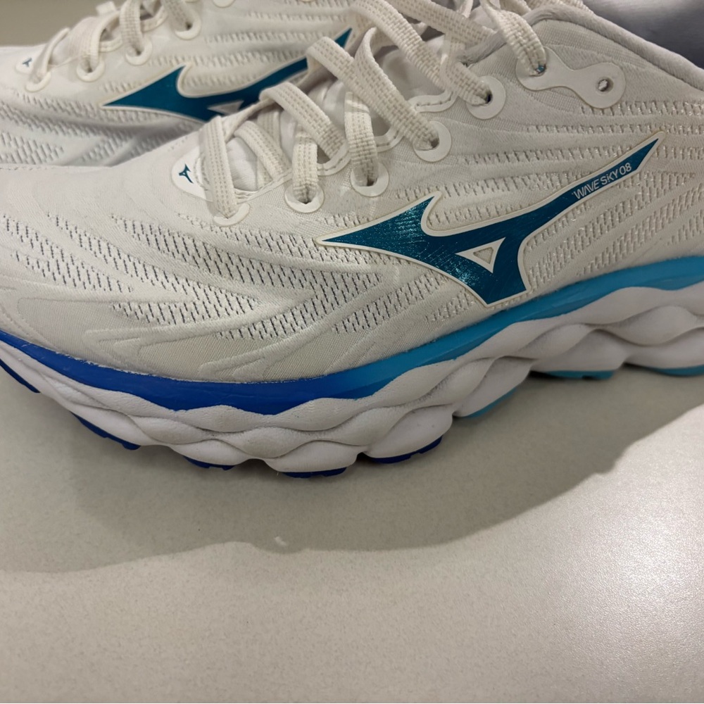MIZUNO WAVE SKY 8 RUNNING SHOE